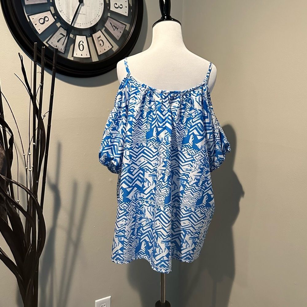 NWOT Pink Dot Peekaboo Shoulder Blouse Blue and White Design Size 3x - Picture 6 of 9